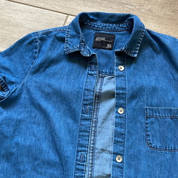 Zara Short Sleeve Denim Shirt MEDIUM Raw Hem - Picture 2 of 6
